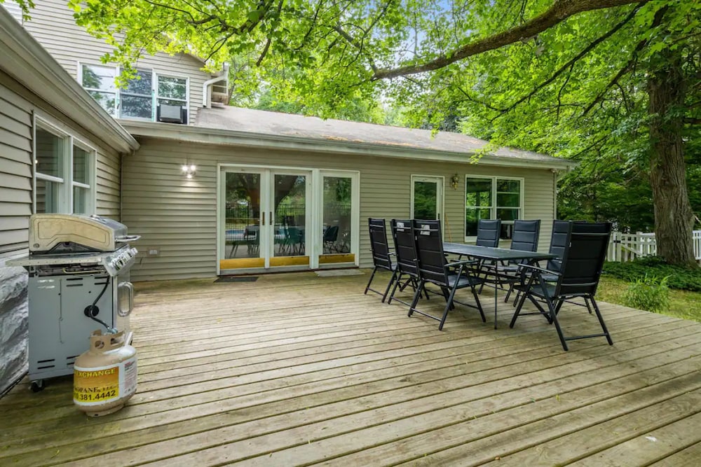 Cozy Winter Escape 1 Hr From NYC Trails Nearby