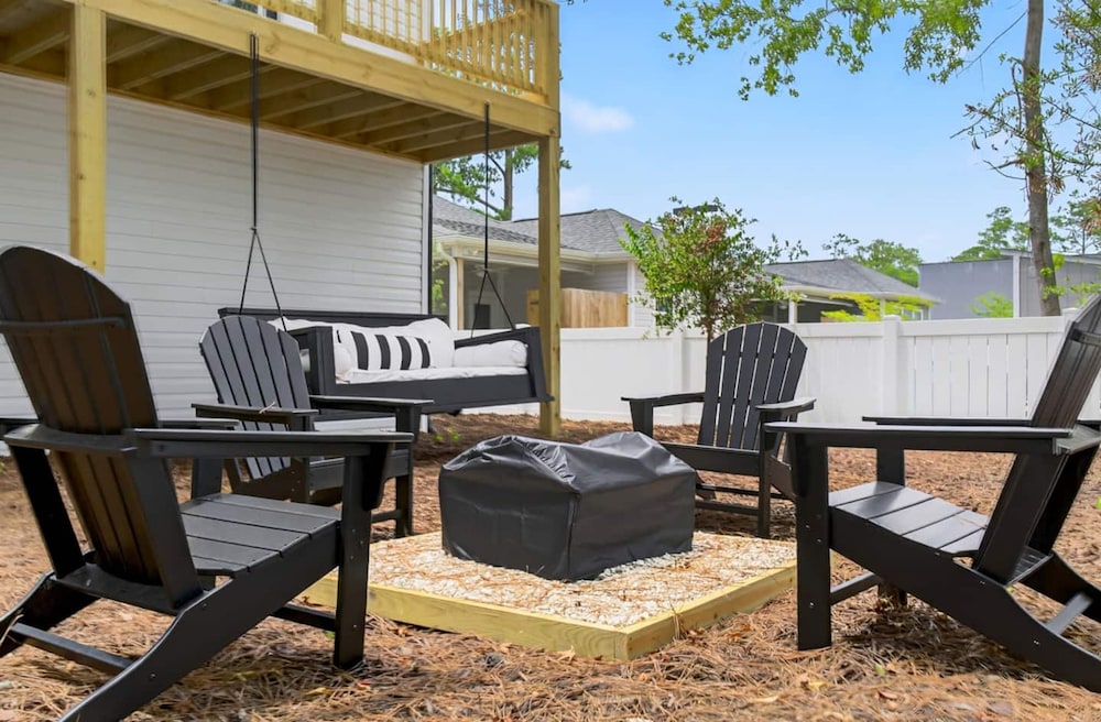 New Listing Luxury House 5 Min Walk to Beach