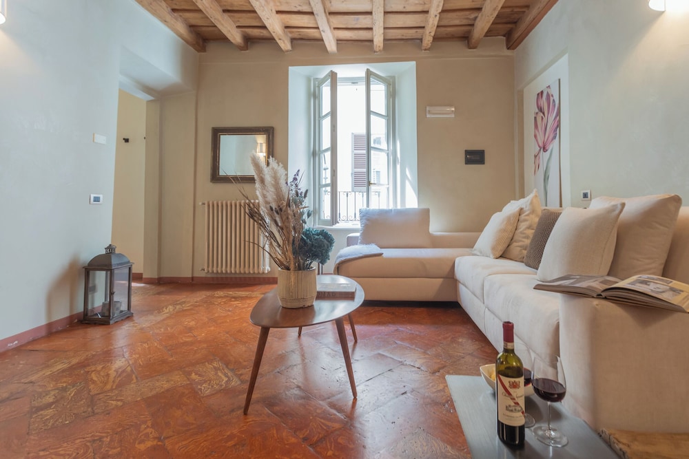 Pantero Apartment by Rent all Como