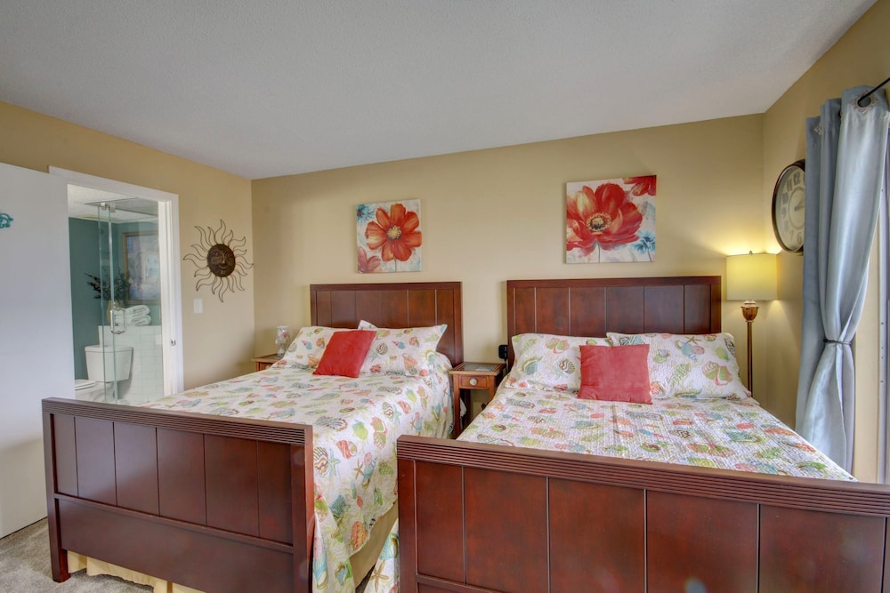547 El Matador 2 Bedroom Condo by RedAwning view 3