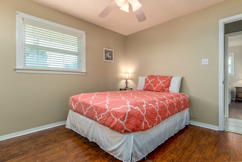 Bay Dream Bliss - 853 Desoto Unit B 3 Bedroom Home by RedAwning view 3