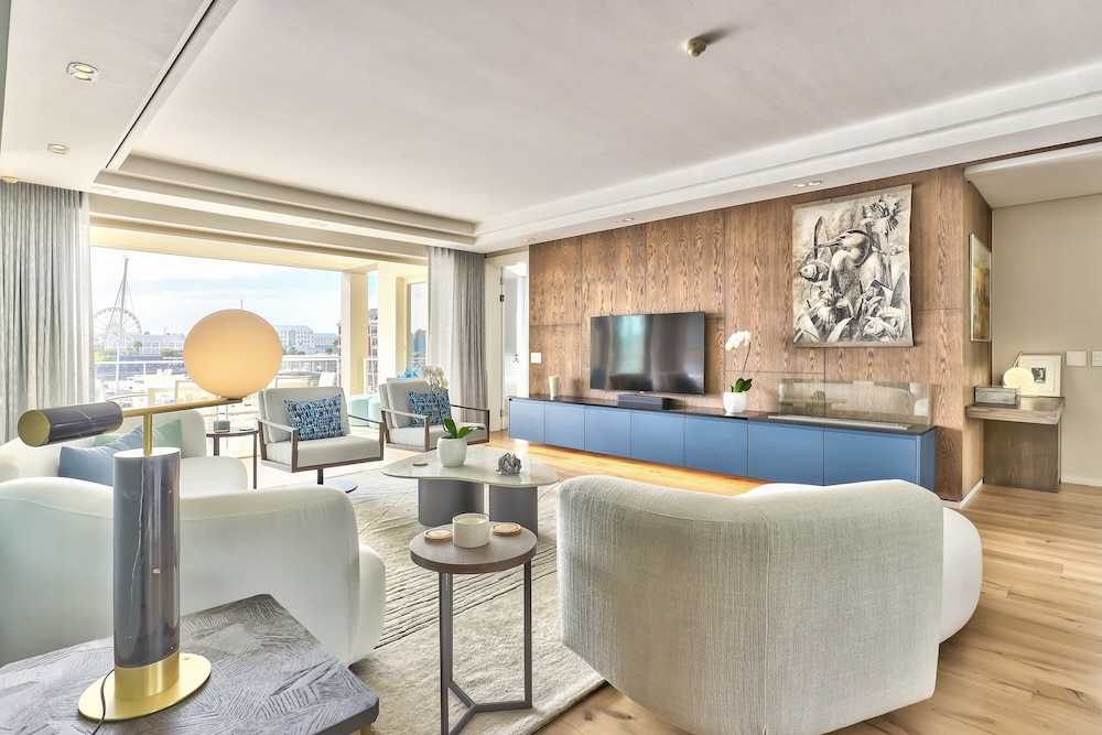 Superior Three Bedroom Apartment