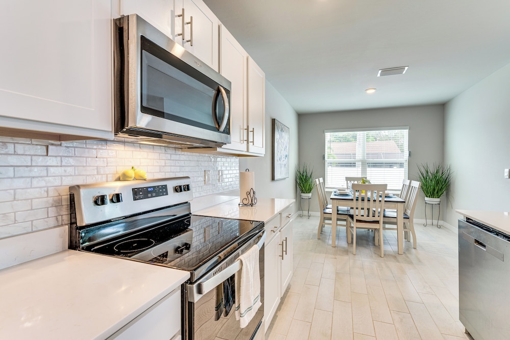 Pickleball Court, Saltwater Pool: Cape Coral Home!