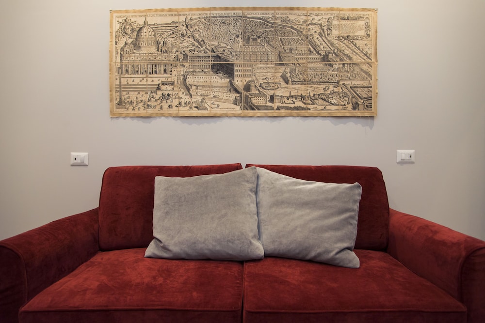 Rome Frattina 27