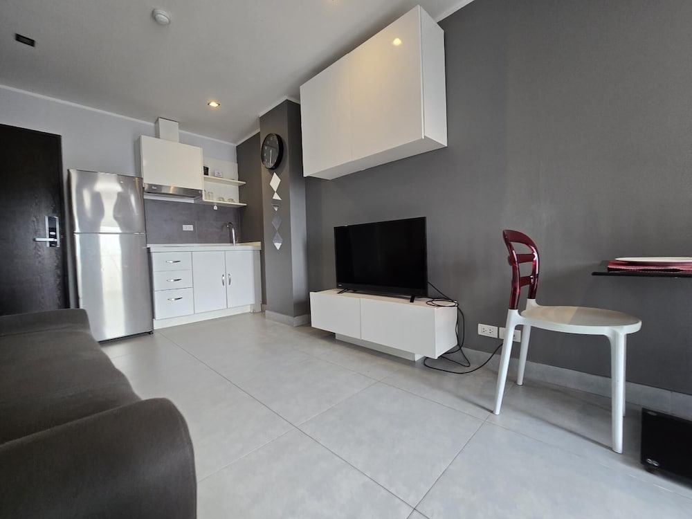 1 BR Condo in good location NV402