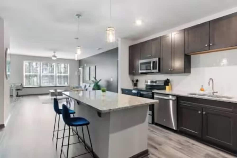 Luxe King 2BR Suite in North Raleigh