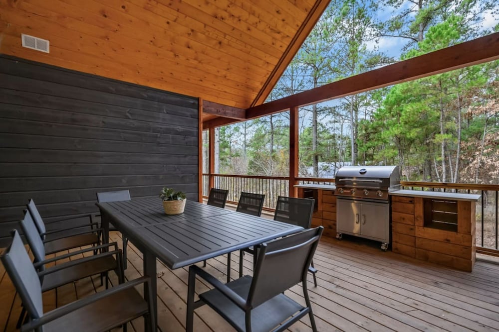 Whispering Winds Luxury Cabin in Hochatown