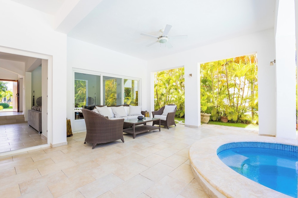 Villa Buganvilla 252 - 4BR Pool Jacuzzi Golf