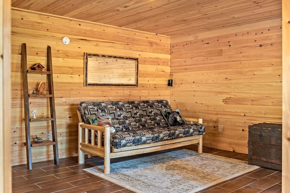 Deer Haven Cabin by Avantstay Waterfront Dock Firepit