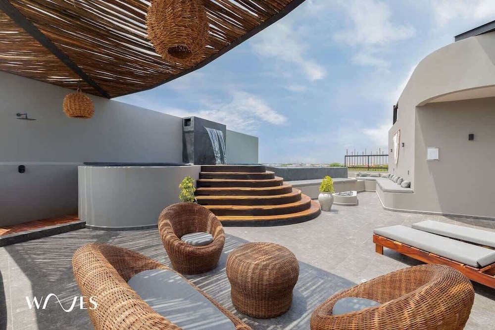 Luminous 2 BR With Roof Pool Close to Hotel Zone by Waves Management