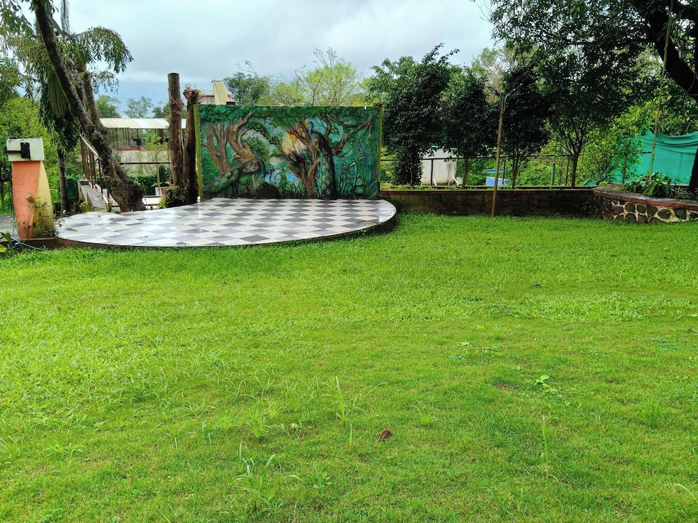 Rutuvan Resort Girivan