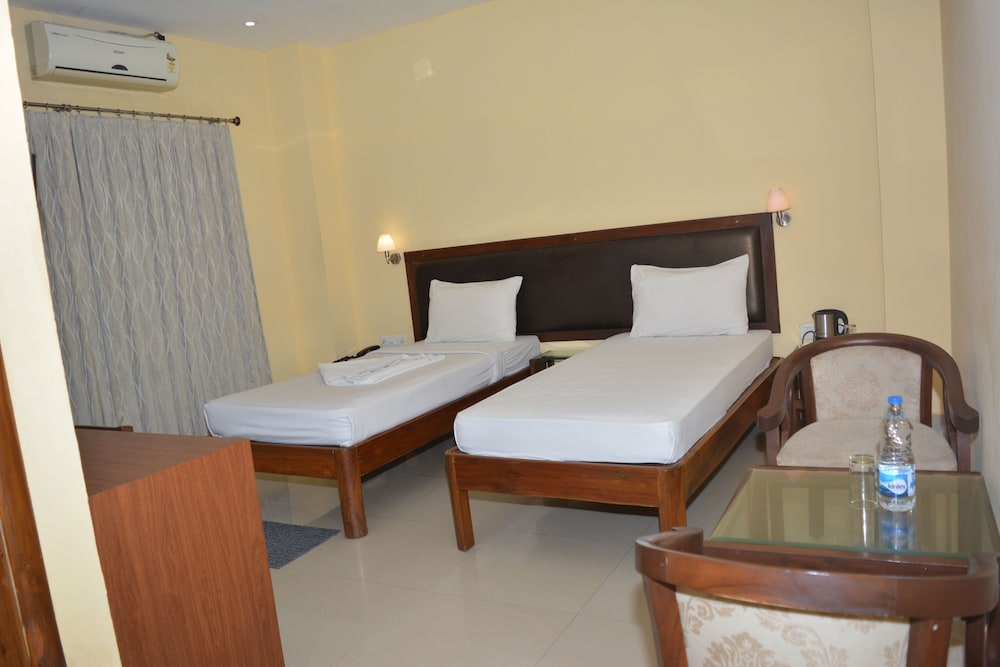 Hotel Golden Anchor Dhamara