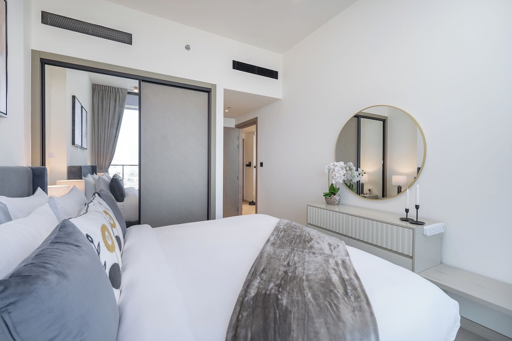 Vogue | Binghatti Corner JVC-7mins Sky Dubai 3 mins Cirle Mall Brand New