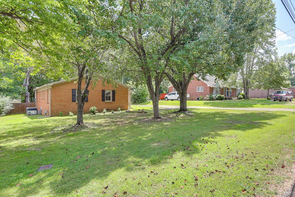 Walk to Dtwn & Freed-hardeman: Home w/ Fenced Yard