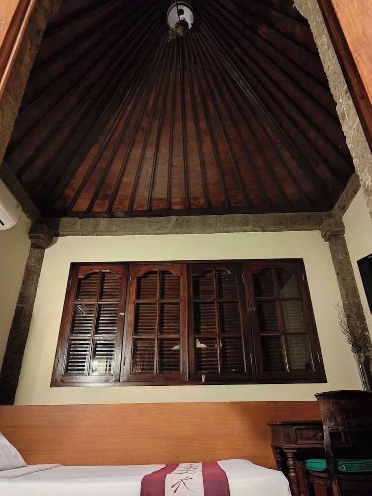 Villa Layang Bulan for men