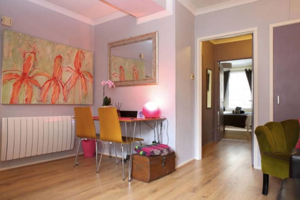 JOIVY Stylish Castle View Apartment photo 2