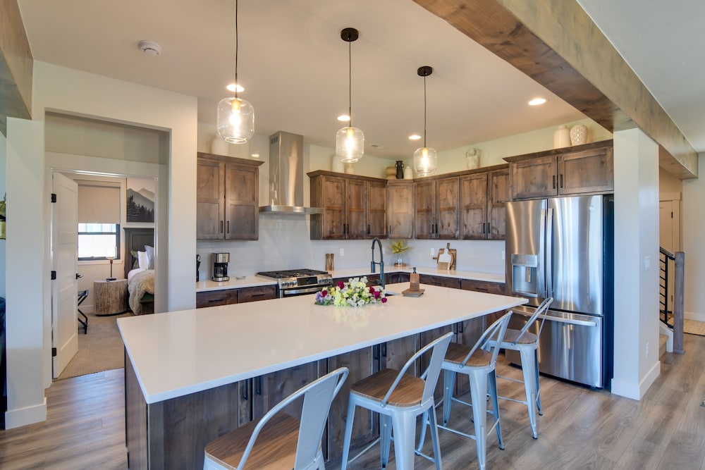 Colorado Home w/ Hot Tub! Close to Ski Resorts view 2