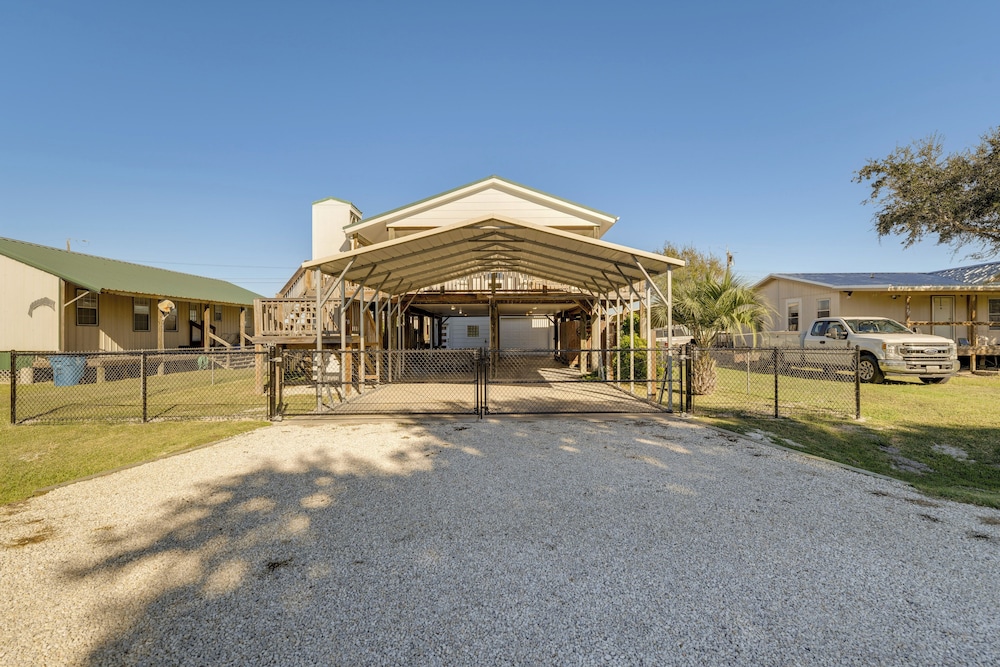 2 Mi to Beach + Fishing Pier: Gulf Coast Retreat