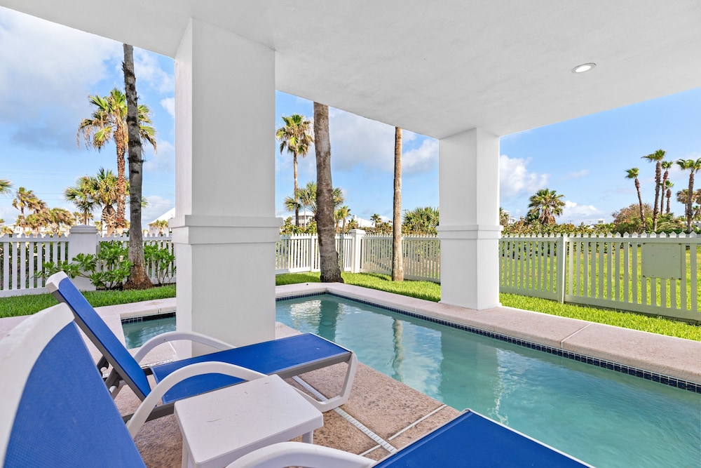 Kar - Private House Just Steps From Beach Access 4 Bedroom Home by RedAwning