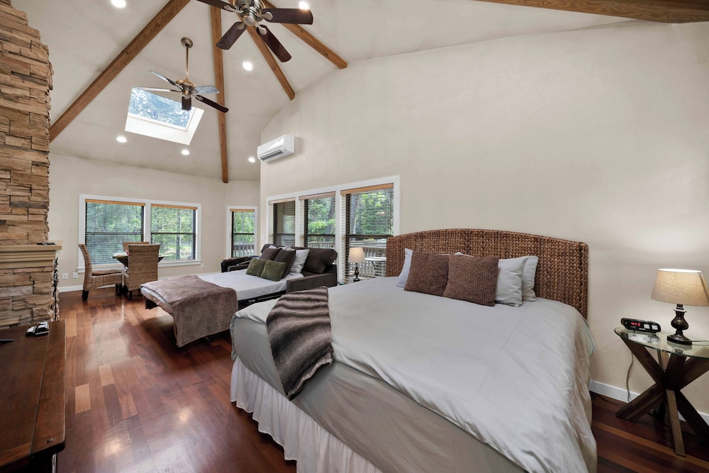 The Inn at Shasta Lake