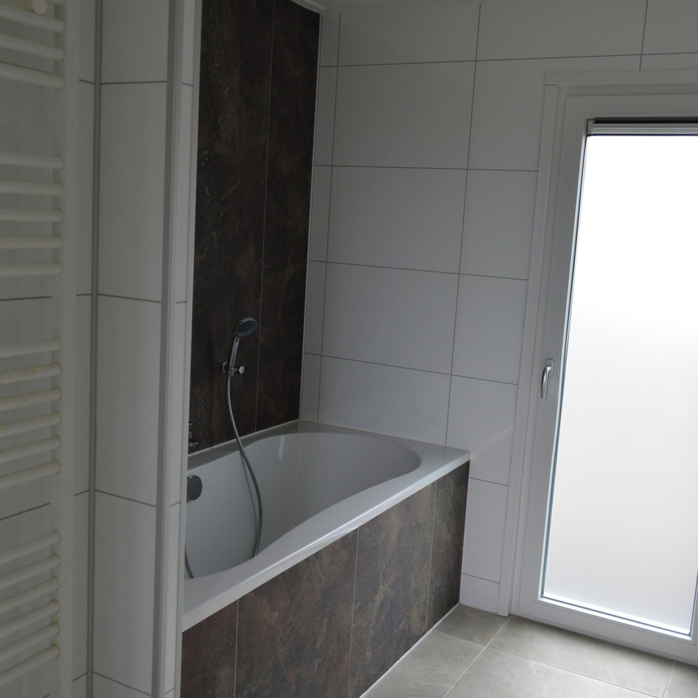Holiday Home With gas Fireplace & Bath
