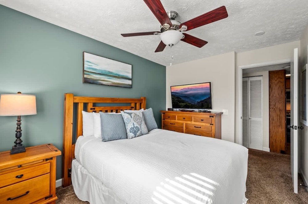 Sleeps 6 Mountain Views Shared Resort Amenities