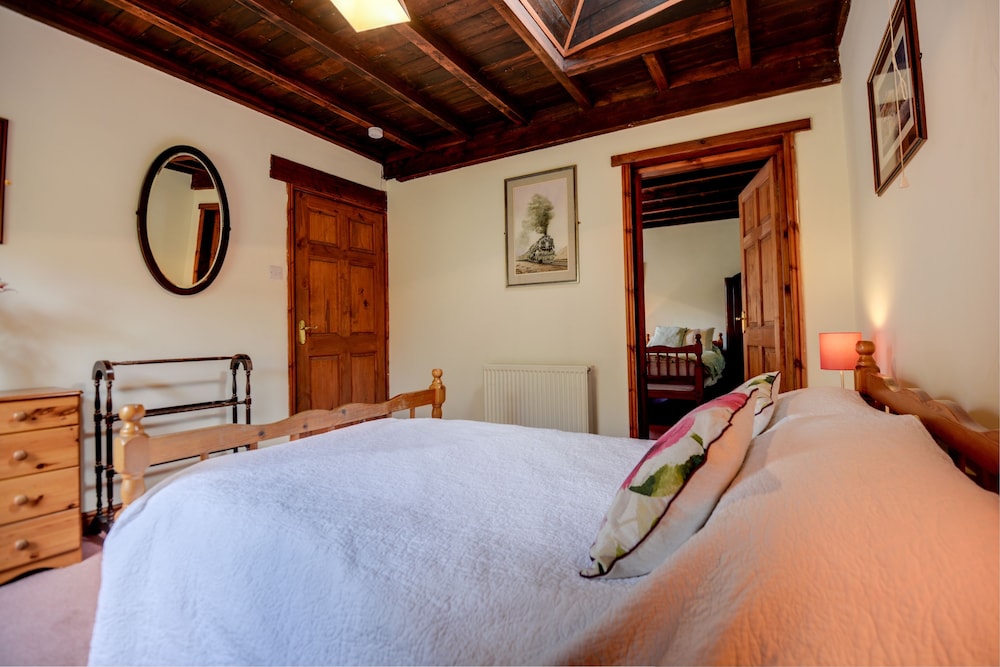 Holiday Cottages and North Star Apartment