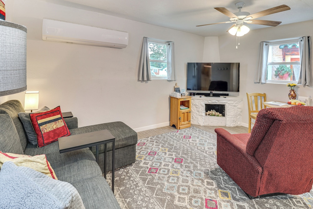 Walk to Enmu: Cozy Casita w/ Pet-friendly Yard
