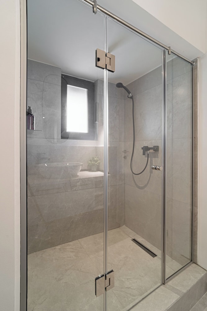 Contemporary 3-Bedroom Lofts - Modern Touches Meet Classic Elegance by Calea Victoriei
