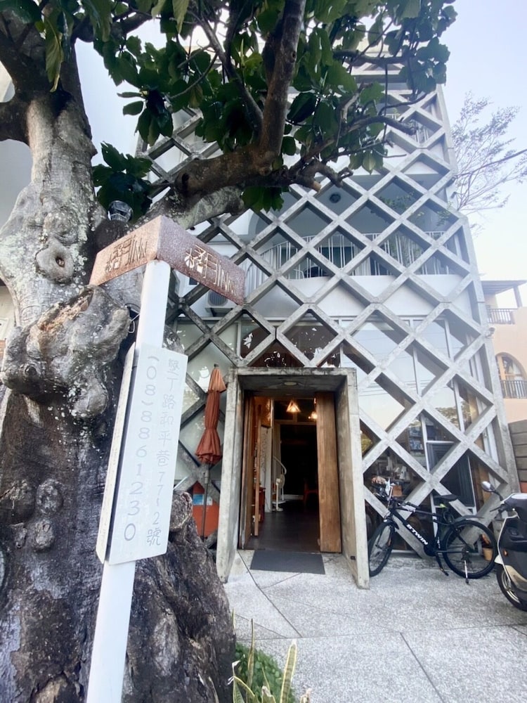 Orange Moon Inn