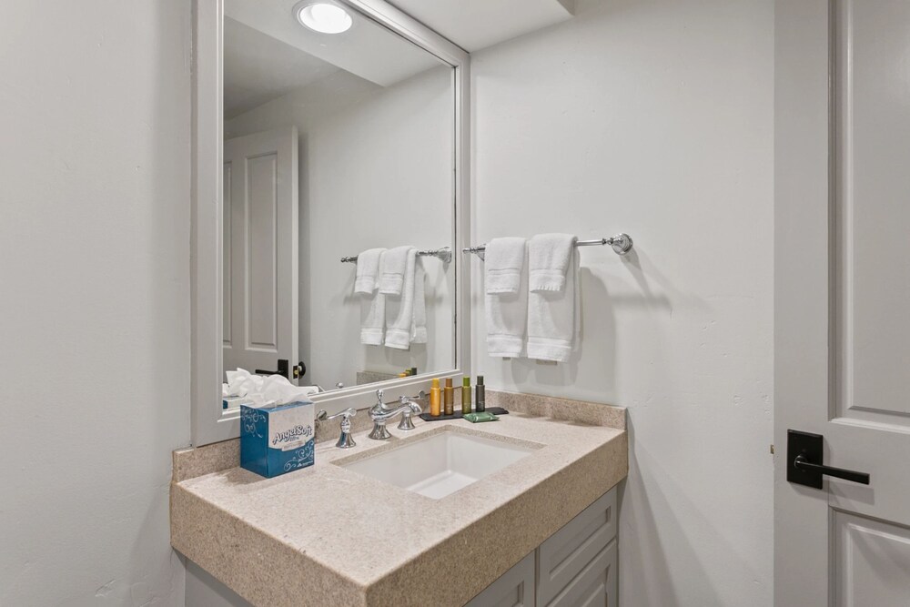 Trail's End Lodge at Deer Valley Resort - Two Bedroom Residence with Den and Spa #102 2 Condo