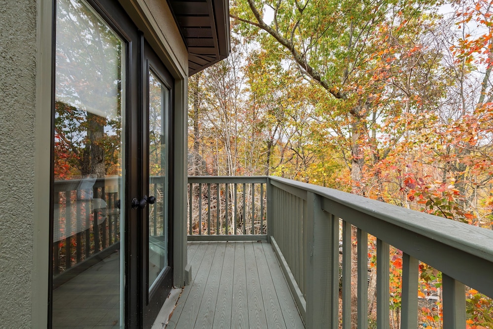 Greene Mountain Lodge by Avantstay Sleeps 22 Hot Tub Game Room Theater