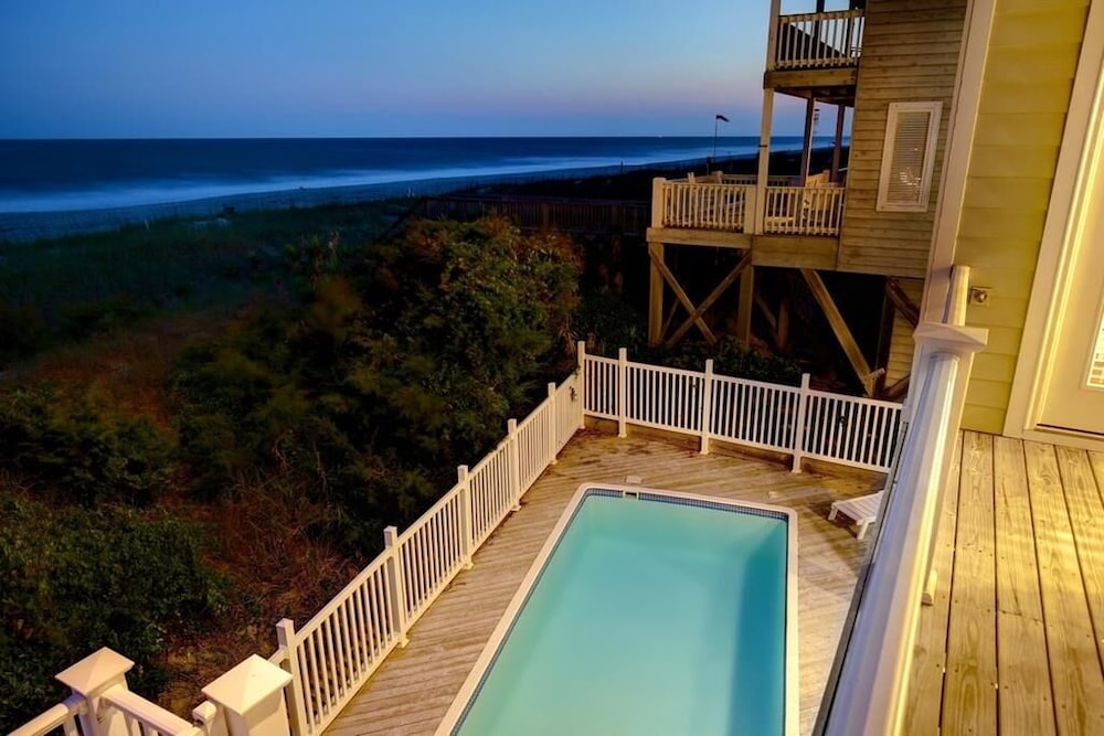 R & R By The Sea 4 Bedroom Home by RedAwning