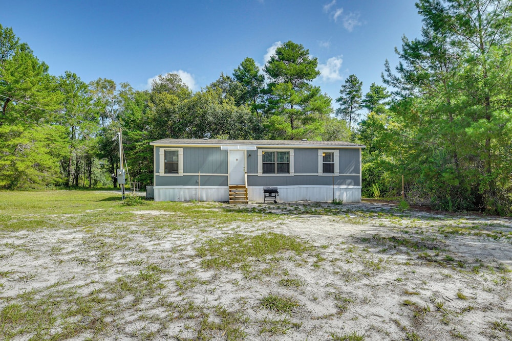 Crescent City Home w/ Charcoal Grill: Near 3 Lakes view 5