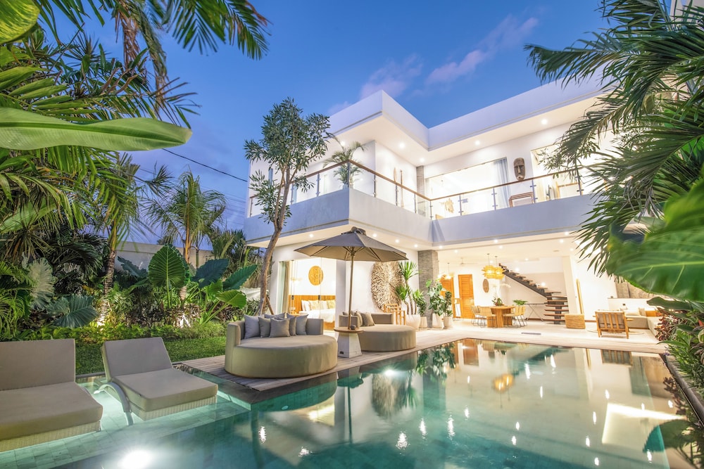 Coastal Comfort: Cozy 4BR Villa, 5 Min Walk to Finns Beach