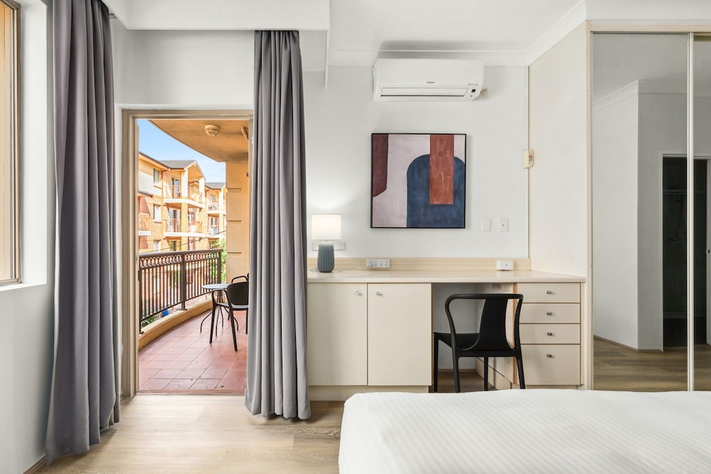 Bright Inner-west Stay With Pool Access