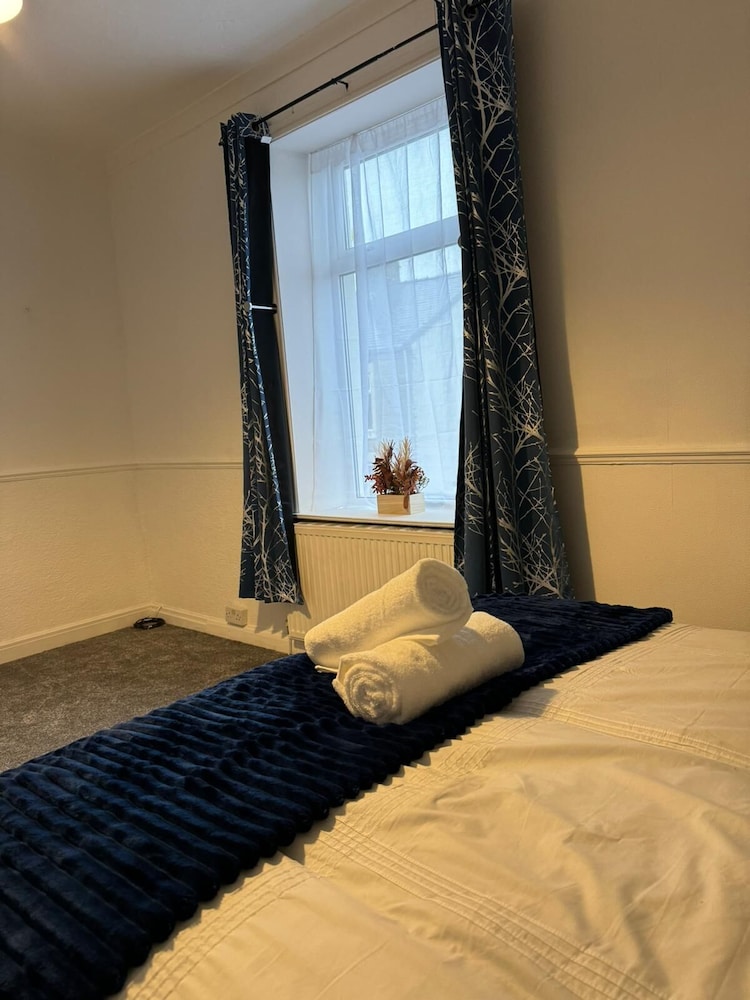 Stunning 3-bedroom in Rishton view 2