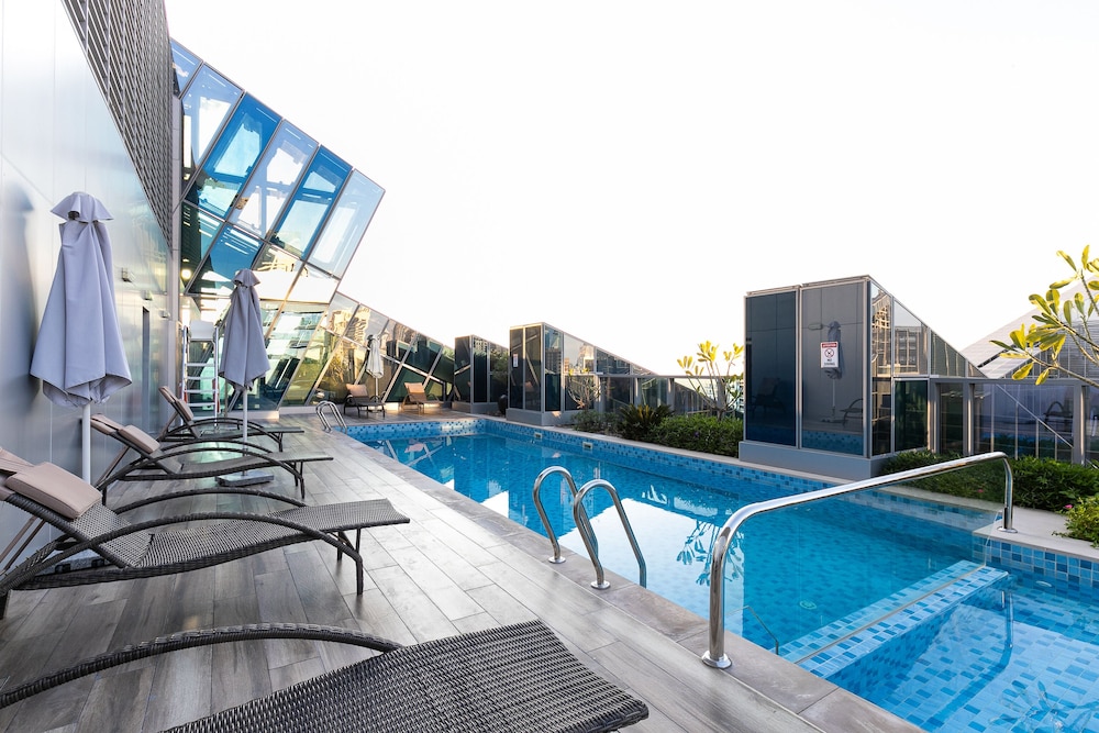 GLOBALSTAY. J One Tower Apartments