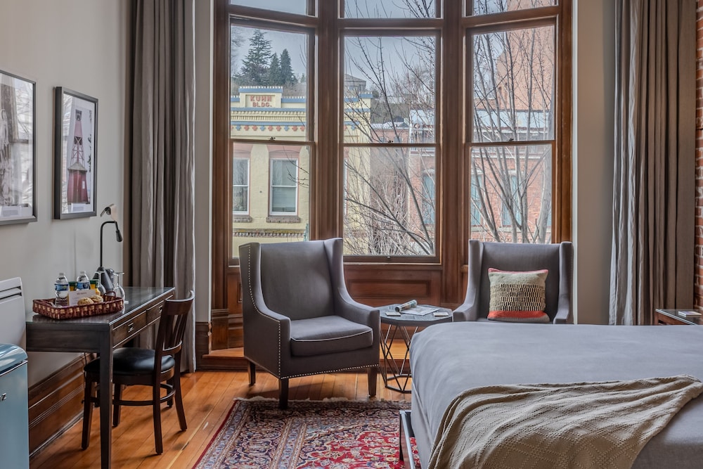 The Belmont Hotel