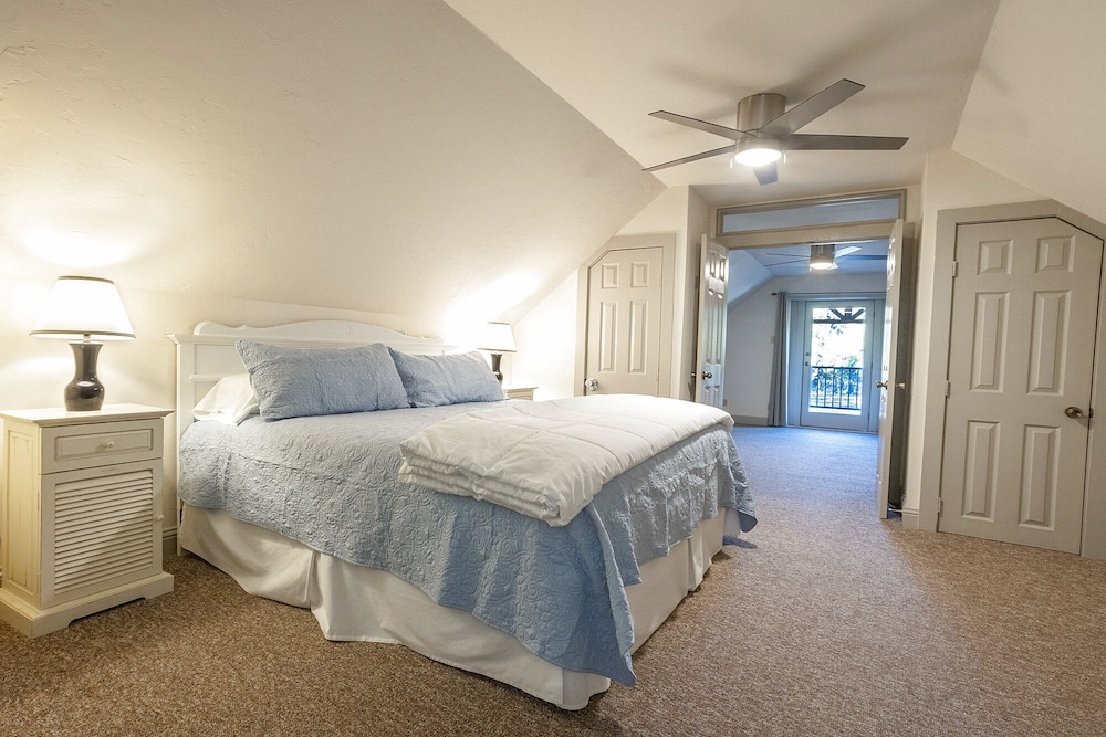 Pioneer Charm With Hot Tub & Firepit - 8 mi to Main St