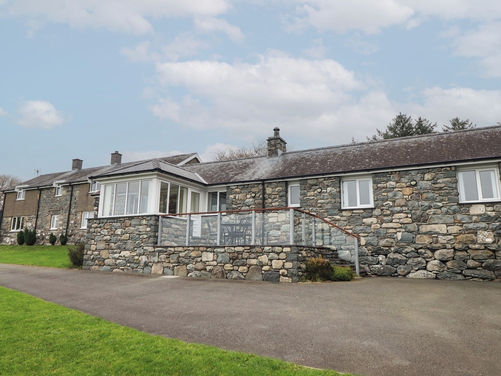 Ysgubor Newydd Parc Isaf