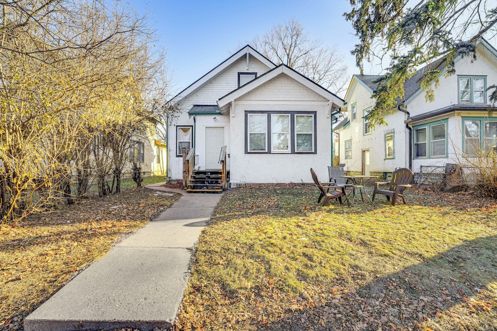 2 Mi to Downtown Minneapolis: Apt w/ Shared Yard