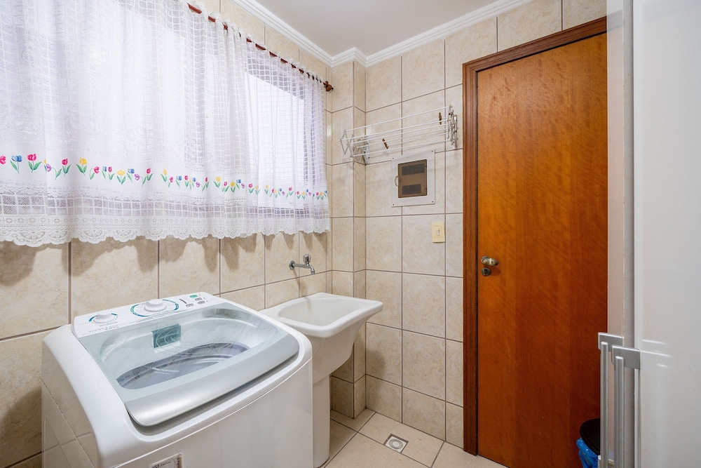 Sea View Apartm. 130m From the Beach in BC Esa901