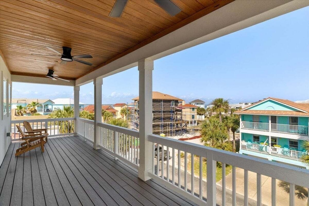 Surf And Sound 6 Bedroom Home