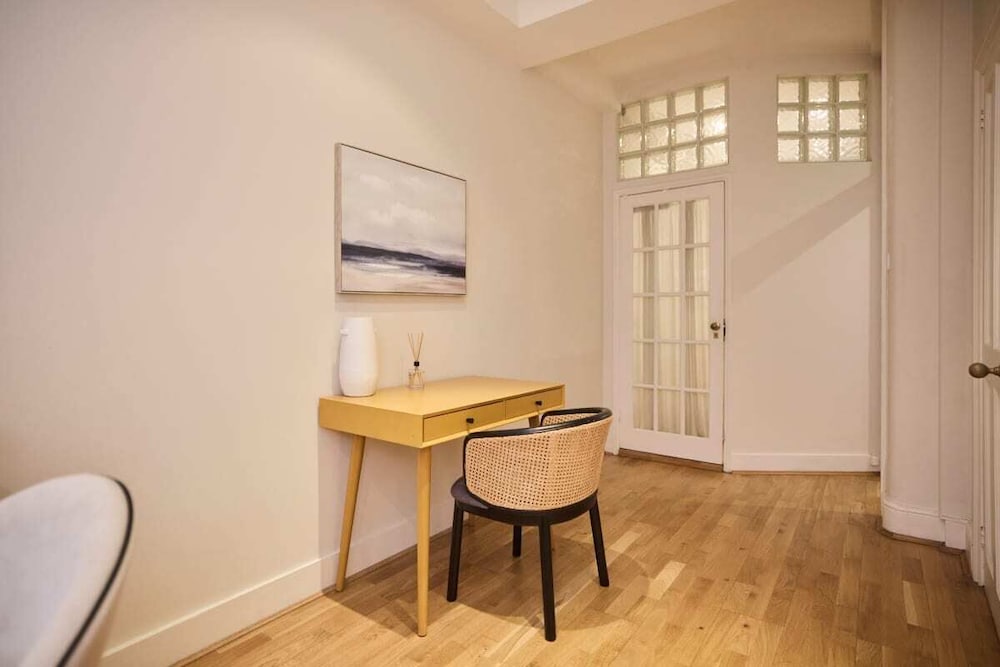 The West Kensington Hideout - Cozy 2bdr Flat With Garden