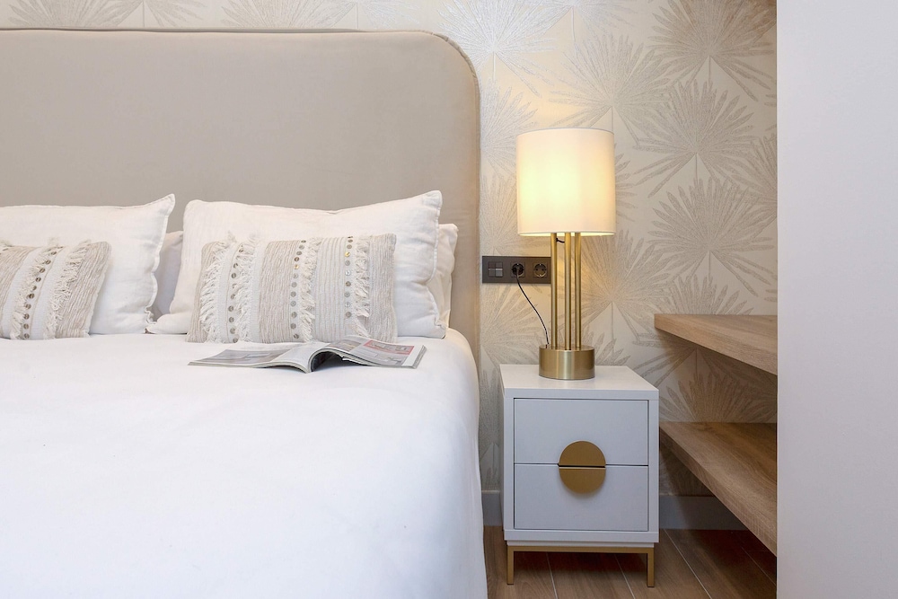 Exclusive Apartment in Granada Center. Alhondiga II
