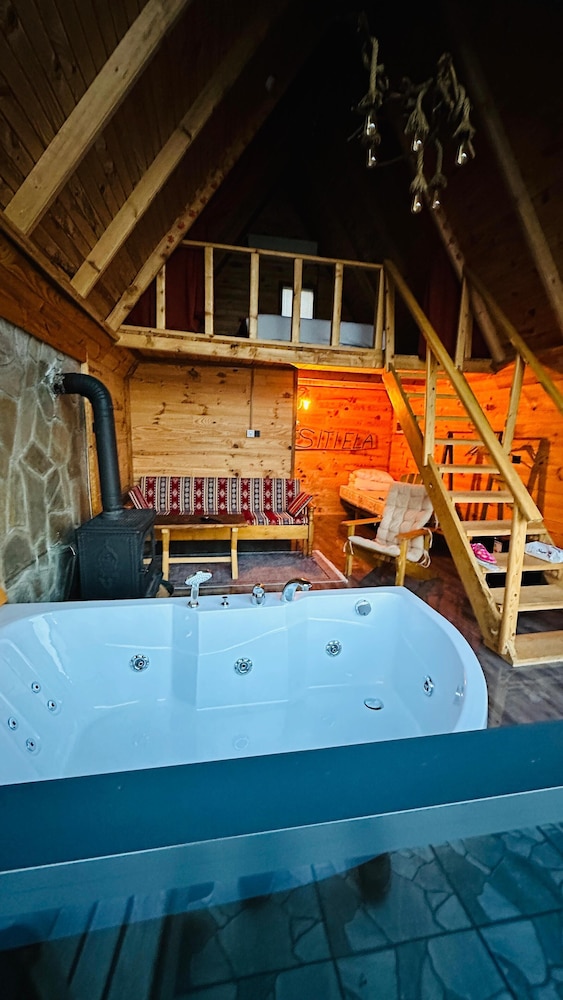 Stiela Suit Bungalov
