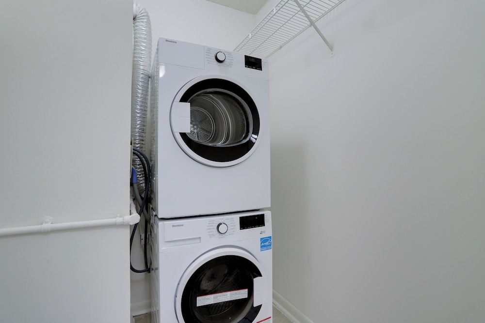 Stylish & Spacious 2BR in Crystal City