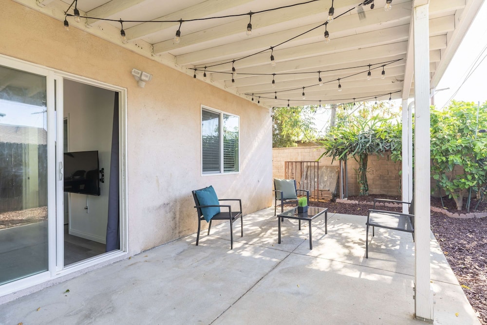 Elegant Retreat Modern Comforts Prime Location