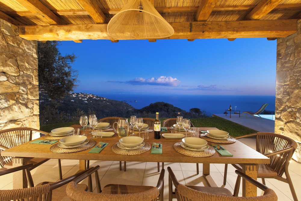 Design Villa With Infinity Pool & Li Galli View